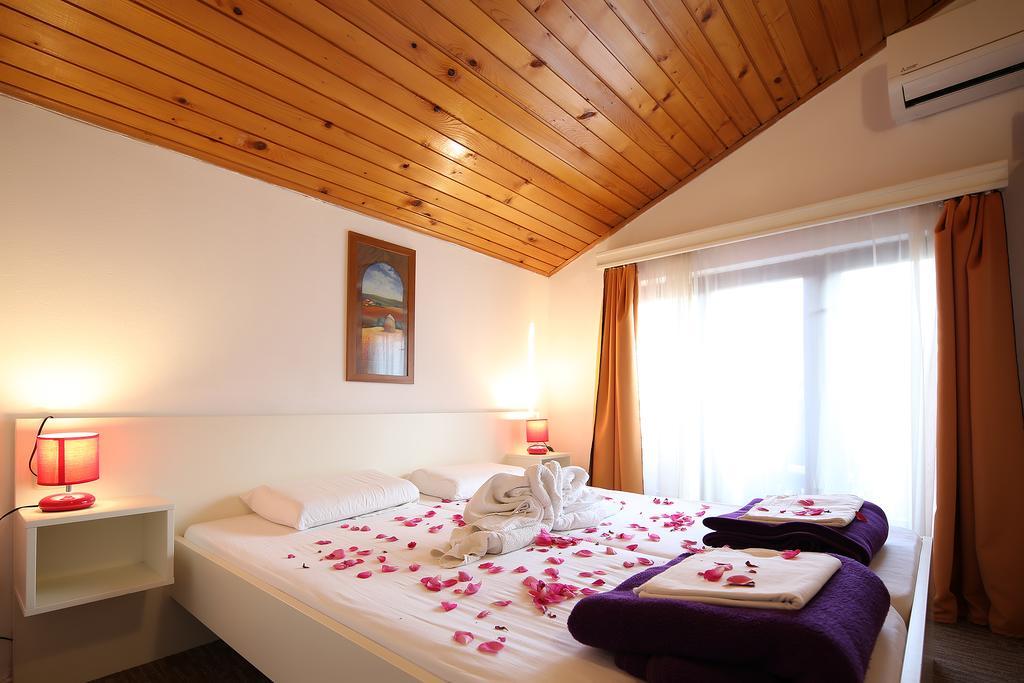 Guest House Zeba & Riviera Šilo Exteriör bild