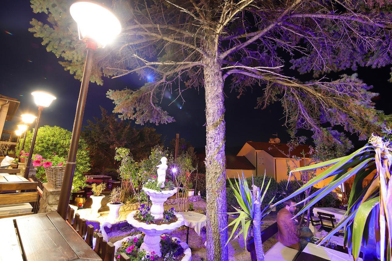 Guest House Zeba & Riviera Šilo Exteriör bild